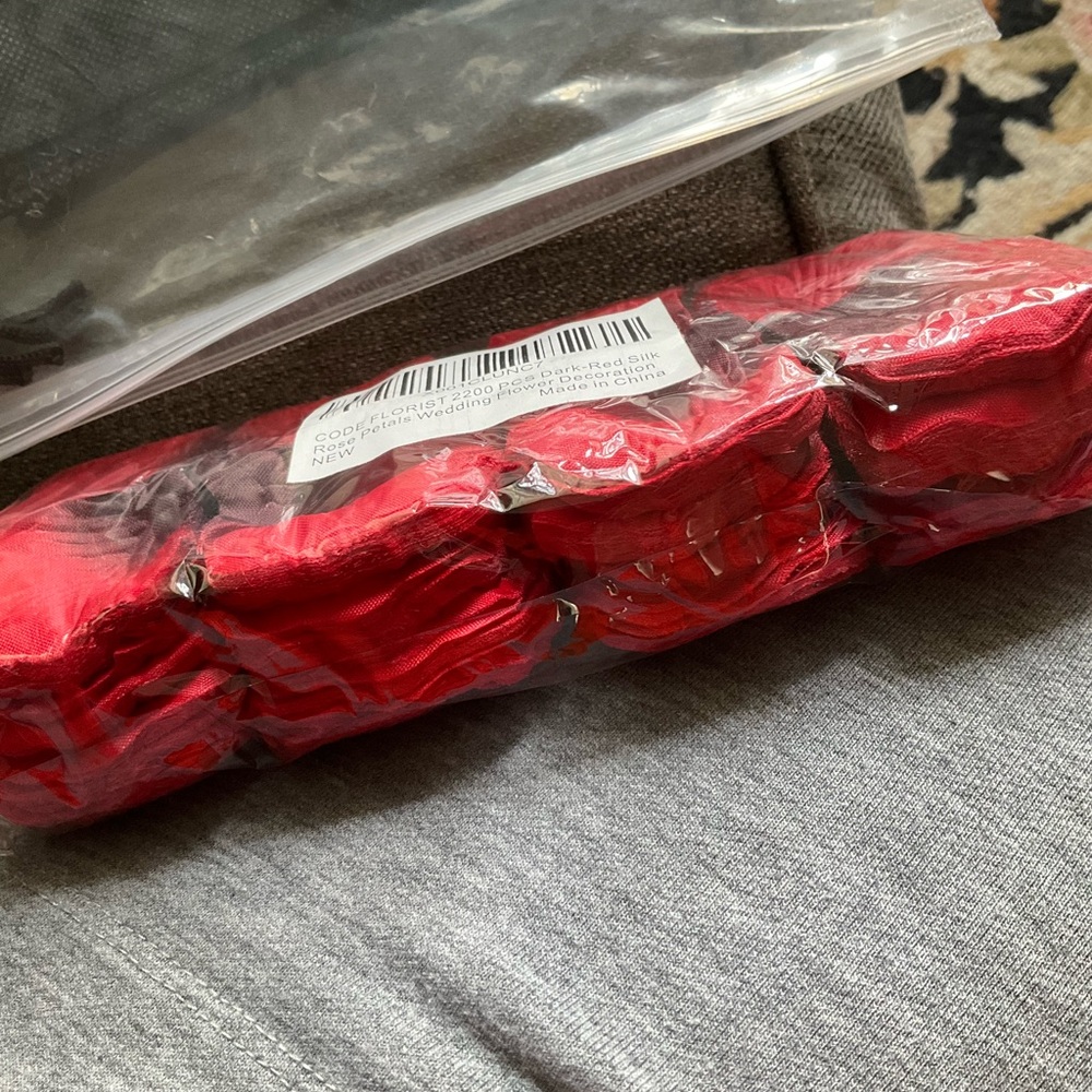 Red Rose Petals - Picture 2 of 7